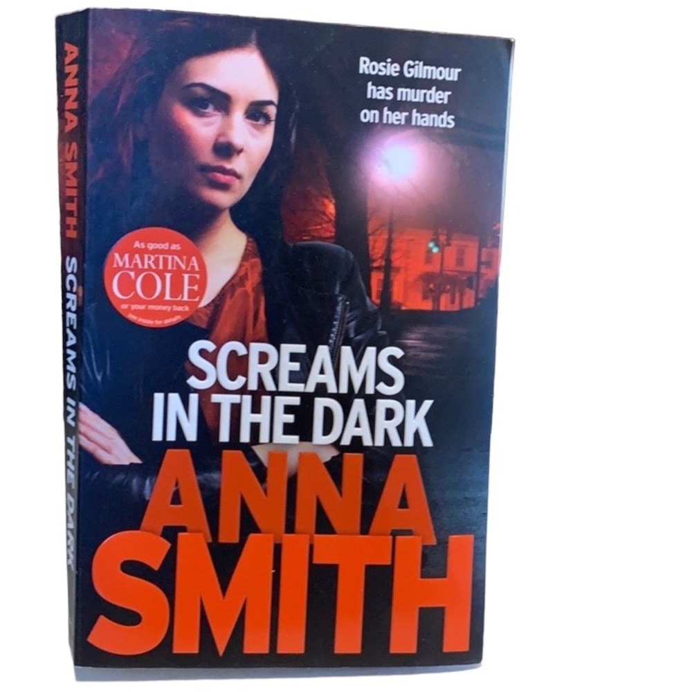 ☄️2/$15 ☄️ crime thriller. Screams in the Dark